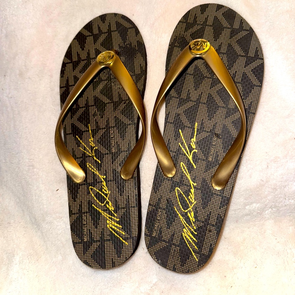 NWOT Michael Kors flip flops size 10